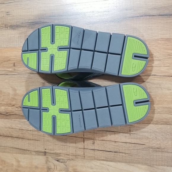 O"NEILL Gray & Green Flip Flop Sandals - Picture 6 of 10